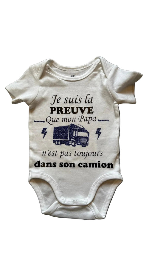 Body bébé en coton blanc de la marque L'Atelier de Lolo, vue frontale avec détails doux et confortables.