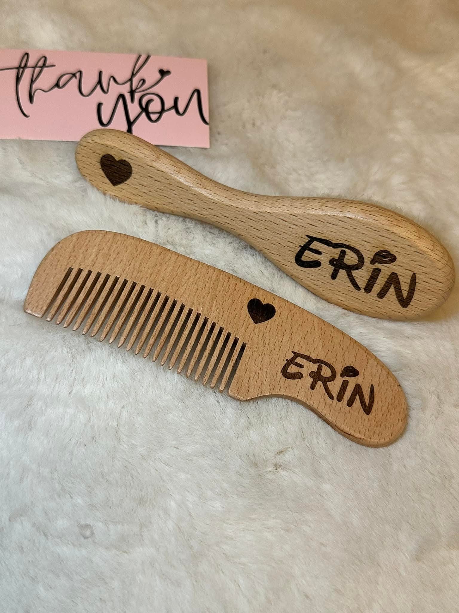 Lot de brosses et peignes pour bébé L'Atelier de Lolo, brosses douces et peignes en silicone pour cheveux de bébé.