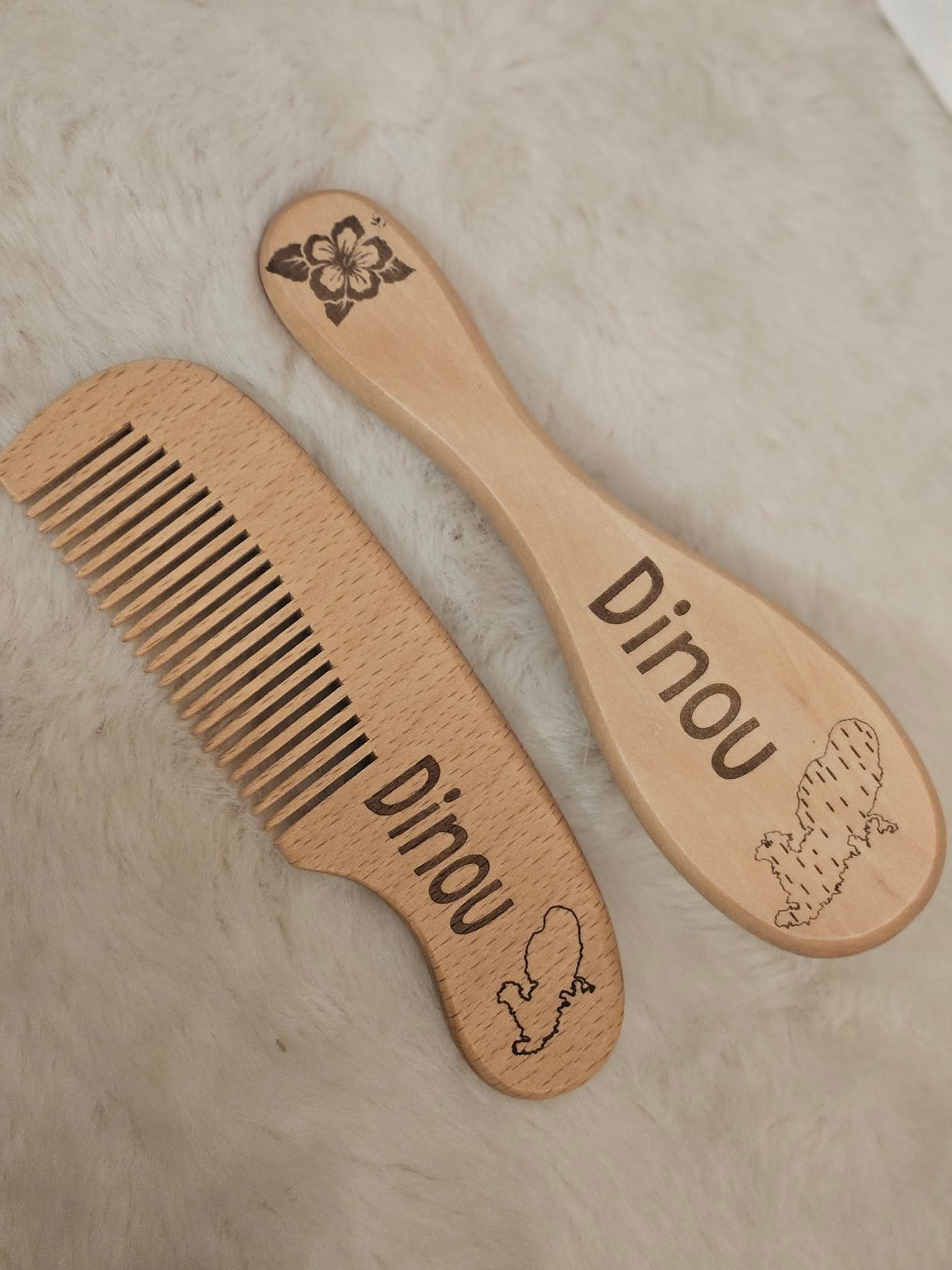 Lot de brosse et peigne pour bébé L'Atelier de Lolo, accessoires doux pour démêler et brosser les cheveux de bébé.