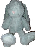 Peluche Lapin grand modèle de L'Atelier de Lolo, douce et moelleuse, image montrant le grand lapin en peluche beige.
